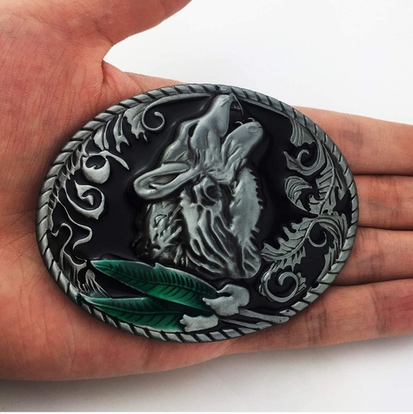 New silver wolf and feathers belt buckle. - Picture 2 of 6